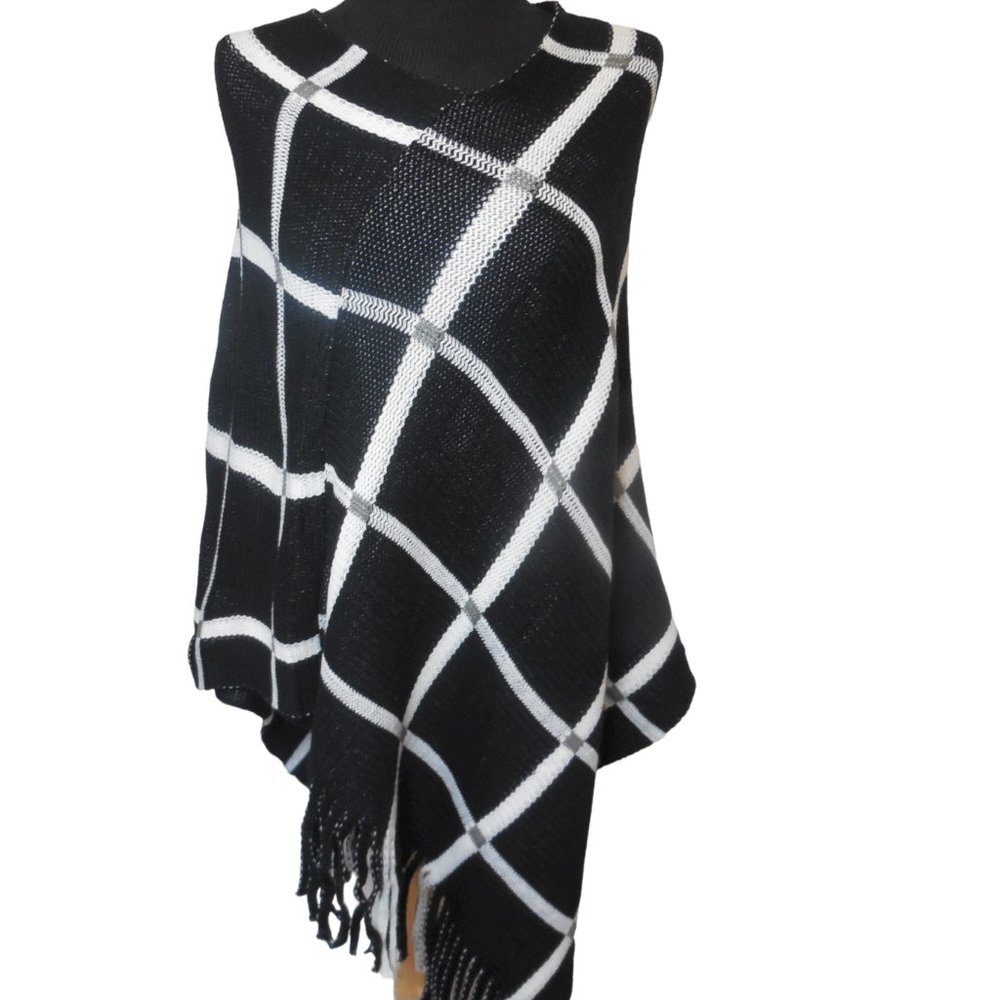 Poncho Pullover NWT Top Plaid black white fringed one size winterwear
